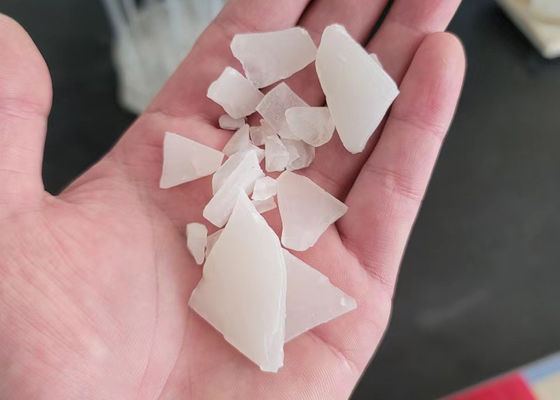 Καλή τιμή 17% πράκτορας κατεργασίας ύδατος χοντρών κομματιών θειικού άλατος αλουμινίου που χρησιμοποιείται για την κατασκευή εγγράφου σε απευθείας σύνδεση